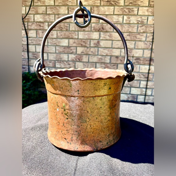 Late Victorian Hand-Hammered Copper Cauldron Pot - Picture 8 of 8